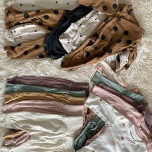 ❌SOLD❌33 pieces of H&M , Carter’s and Gerber lot